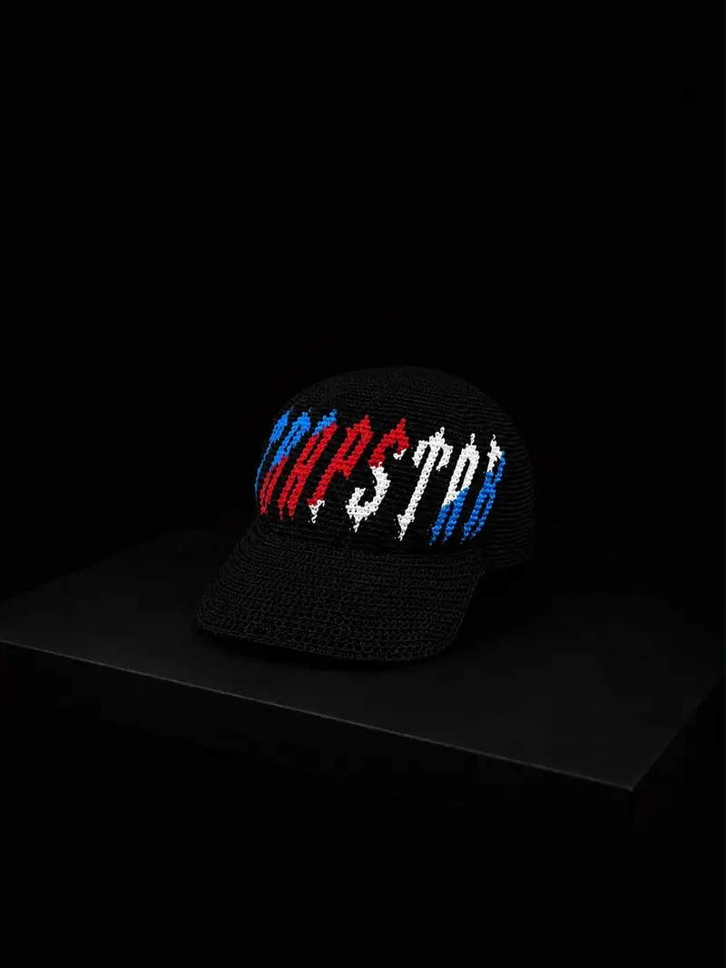 Boné de crochê Trapstar azul, vermelho e branco